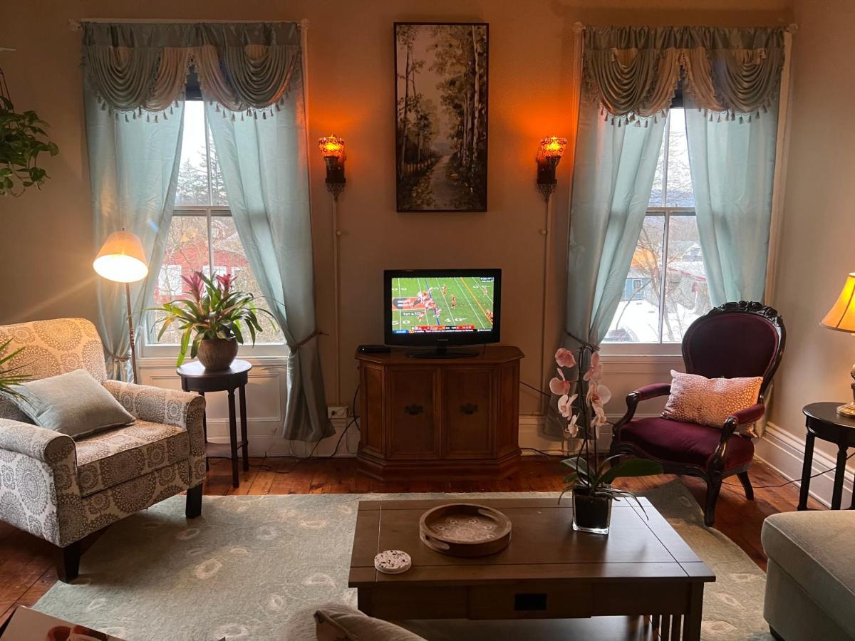 1 Bedroom Private Victorian Apt In Convenient City Location On 5 Acre, Sleeps 4 Poughkeepsie Zewnętrze zdjęcie